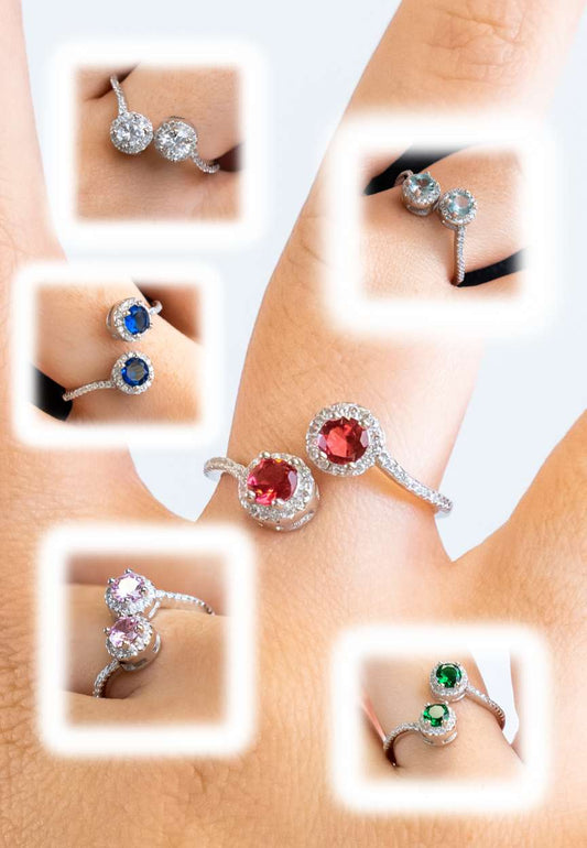 Anello in Argento 925 da Donna modello Contrariè a Magic a Scalo con Zirconi Centrali di Colore Contornati da Zirconi Bianchi e Gambo con Pavé di Zirconi Bianchi.